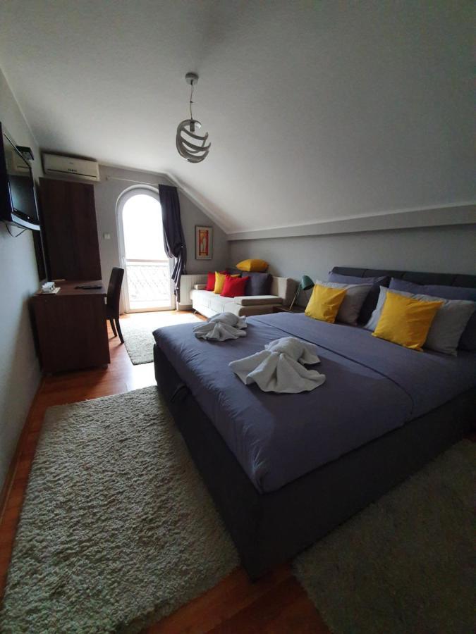 Guest House Mines Vrdnik Zewnętrze zdjęcie